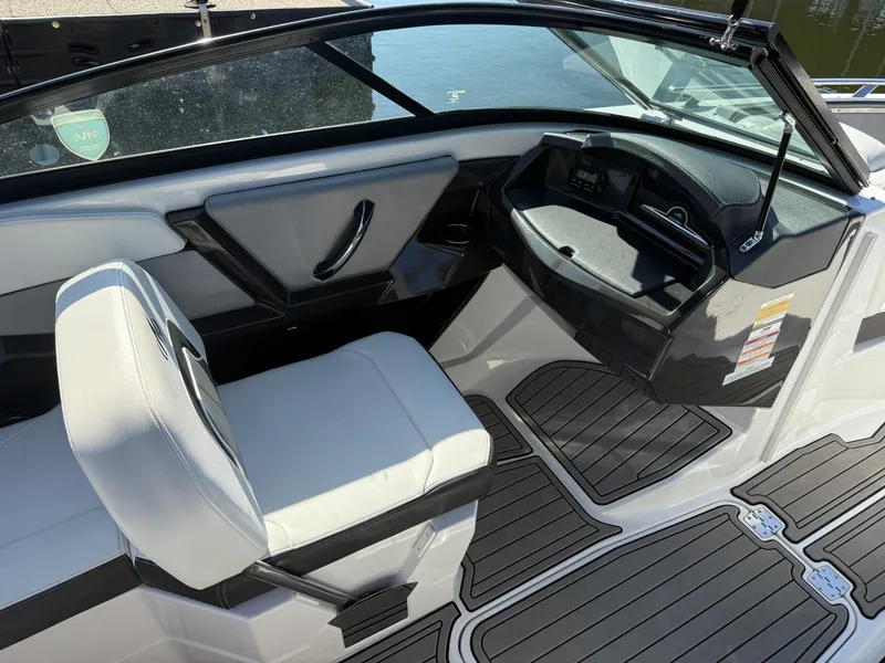 Slide: The Image of Monterey 218SS Super Sport 2017 - 14