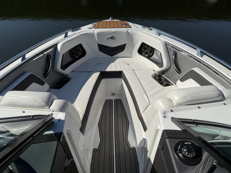 Slide: The Image of Monterey 218SS Super Sport 2017 - 16