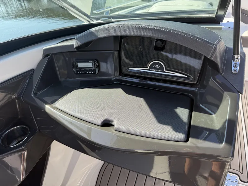 Slide: The Image of Monterey 218SS Super Sport 2017 - 20