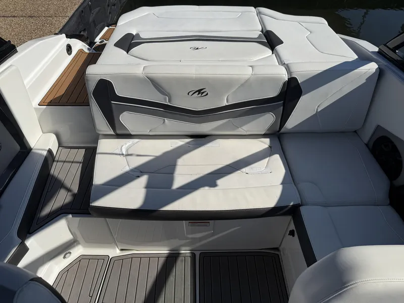 Slide: The Image of Monterey 218SS Super Sport 2017 - 21