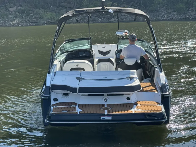 Slide: The Image of Monterey 218SS Super Sport 2017 - 3