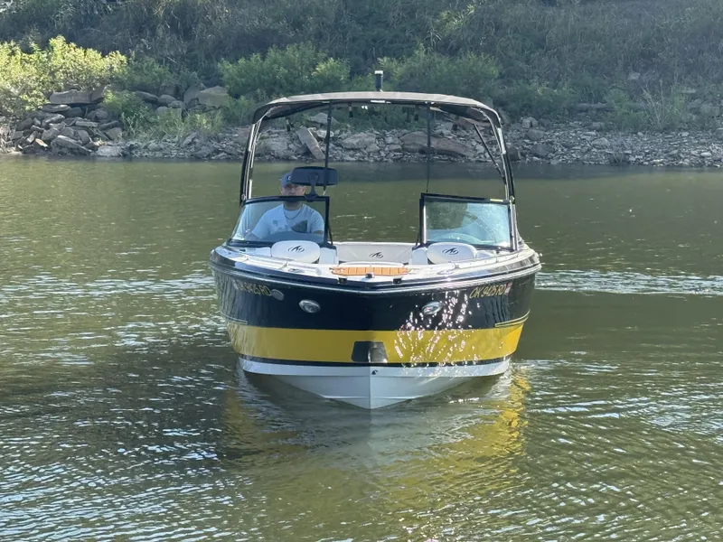 Slide: The Image of Monterey 218SS Super Sport 2017 - 4