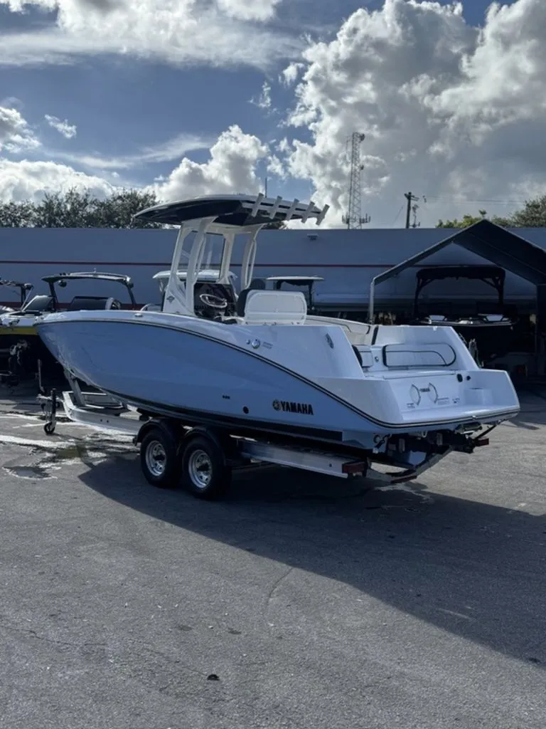 Slide: The Image of Yamaha 255 FSH Sport E 2026 - 5