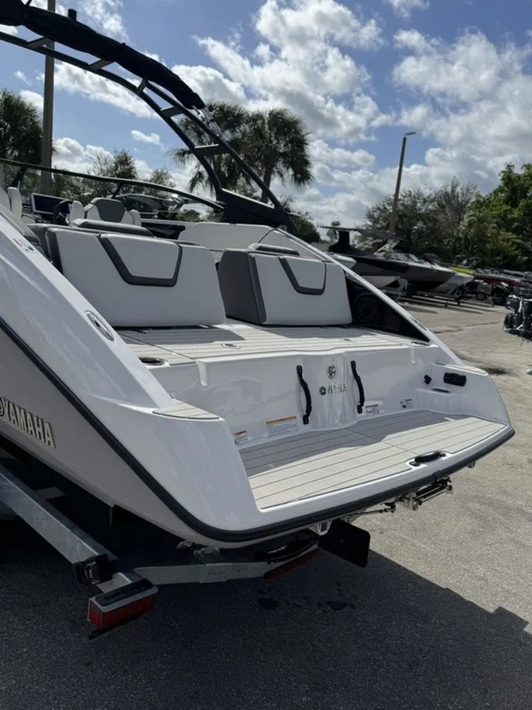 Slide: The Image of Yamaha AR250 2026 - 25