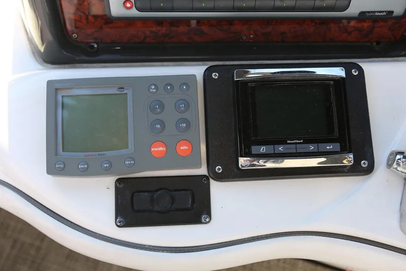 Slide: The Image of Control panel of a 2004 Sea Ray 420 Sedan Bridge yacht. - 42