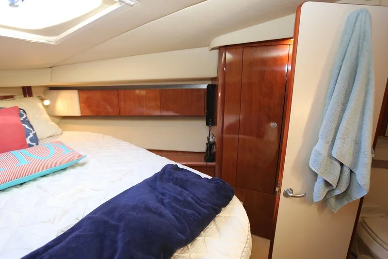 Slide: The Image of Luxurious cabin interior of 2004 Sea Ray 420 Sedan Bridge yacht. - 82