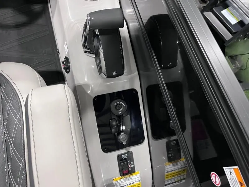 Slide: The Image of Lusso Ultra-Lounge L23UC 2026 - 13