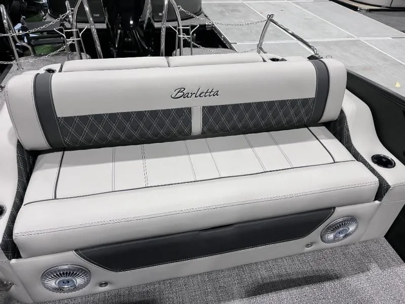 Slide: The Image of Lusso Ultra-Lounge L23UC 2026 - 16