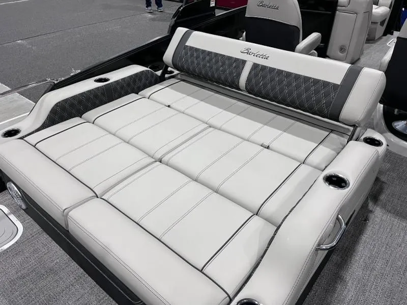 Slide: The Image of Lusso Ultra-Lounge L23UC 2026 - 17