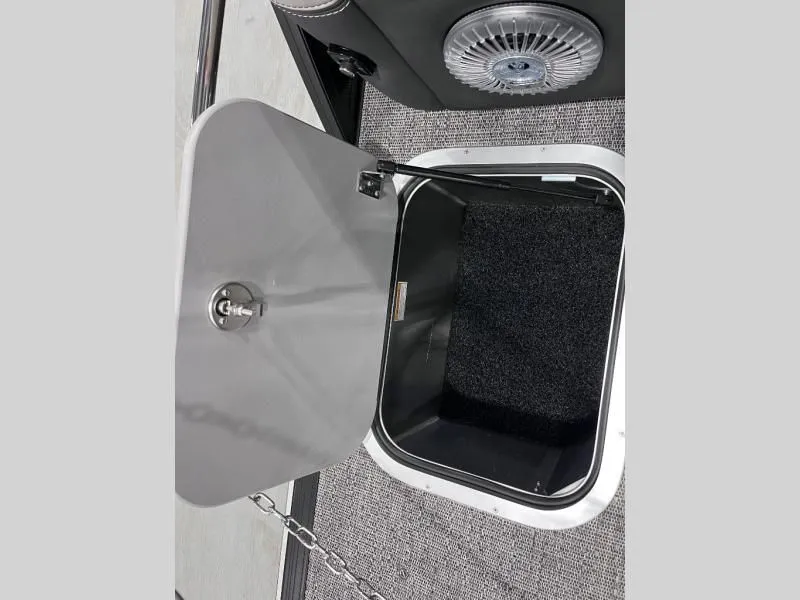 Slide: The Image of Lusso Ultra-Lounge L23UC 2026 - 19