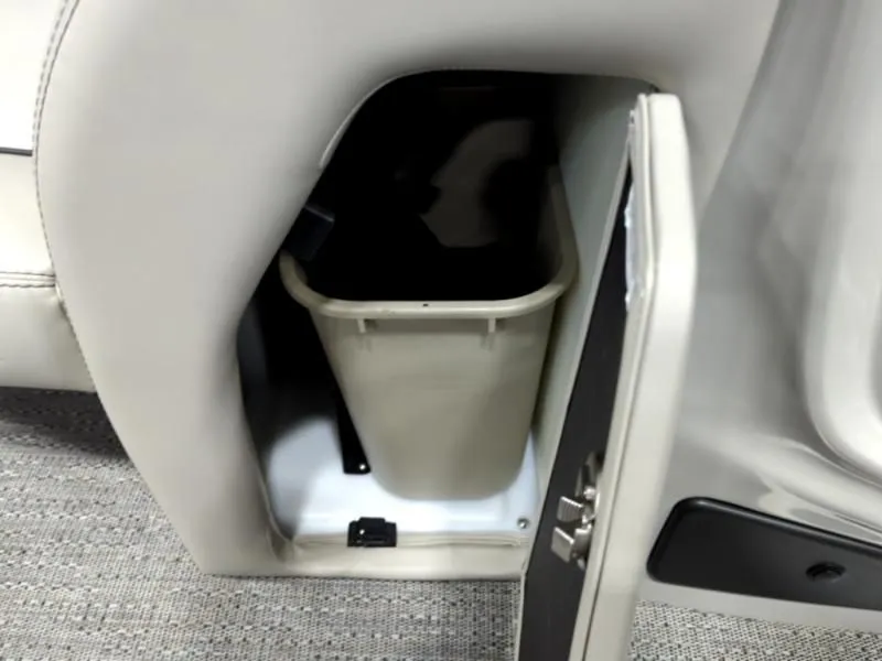 Slide: The Image of Lusso Ultra-Lounge L23UC 2026 - 21