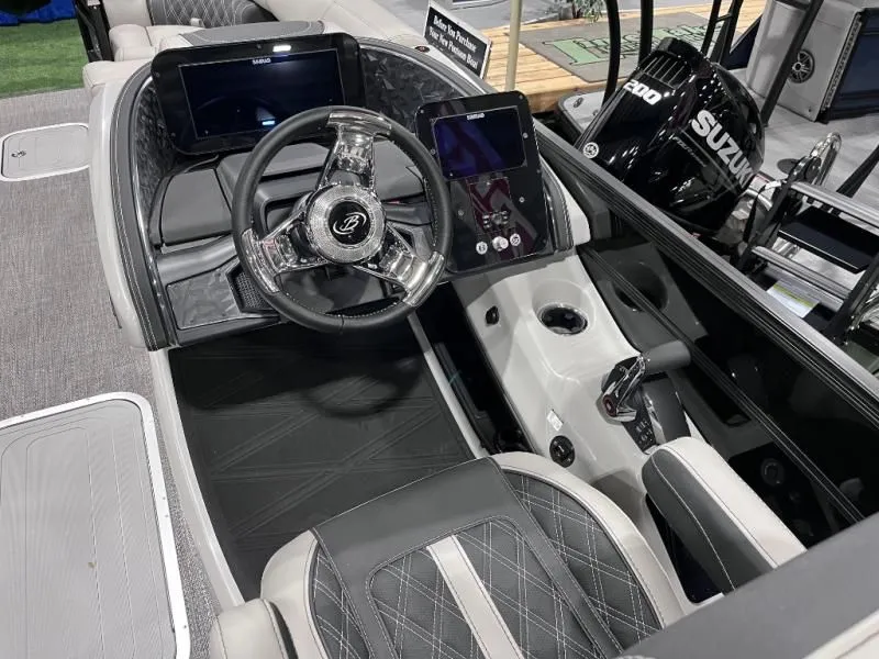 Slide: The Image of Lusso Ultra-Lounge L23UC 2026 - 9