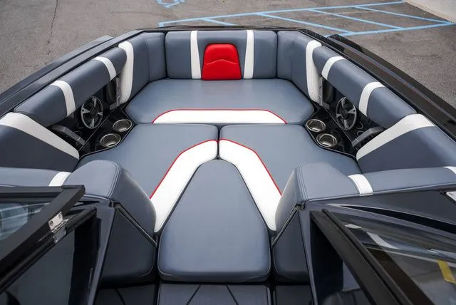 Slide: The Image of Malibu Wakesetter 21 MLX 2021 - 21