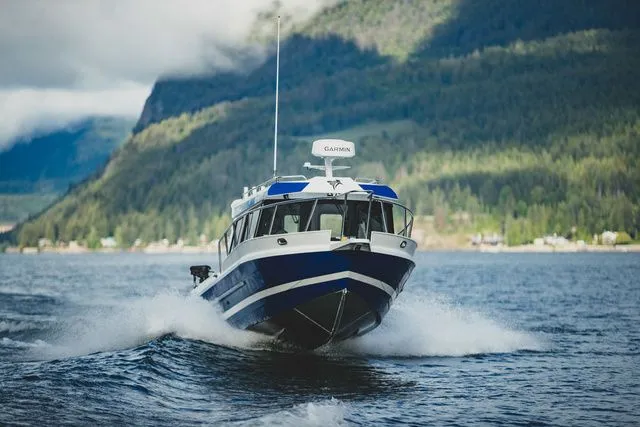 The Image of Kingfisher XRS Offshore 2725 2026 - 1