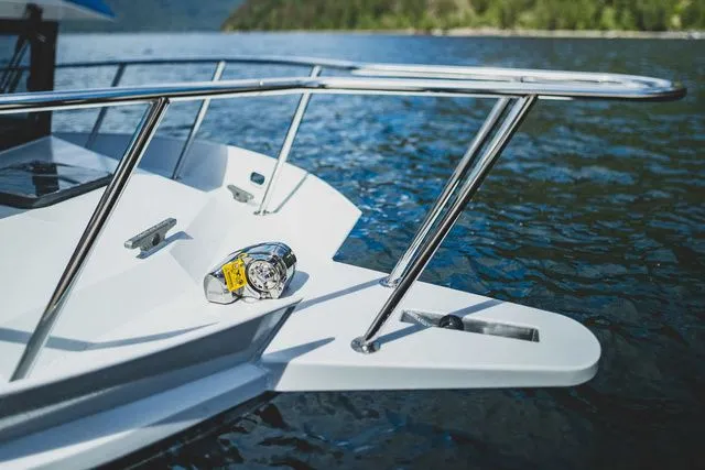 Slide: The Image of Kingfisher XRS Offshore 2725 2026 - 16