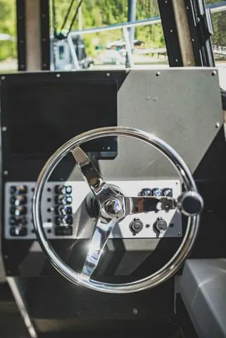 Slide: The Image of Kingfisher XRS Offshore 2725 2026 - 5