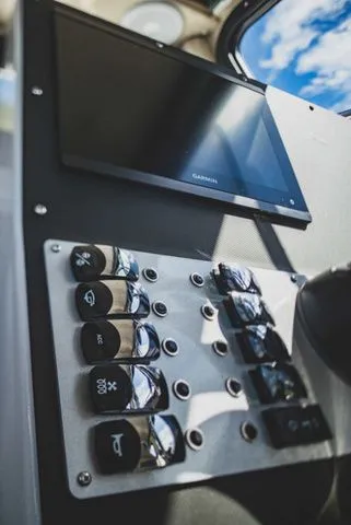 Slide: The Image of Kingfisher XRS Offshore 2725 2026 - 6