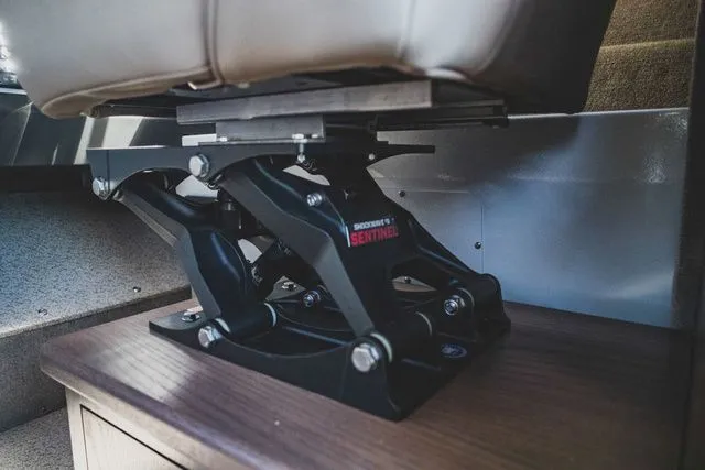 Slide: The Image of Kingfisher XRS Offshore 2725 2026 - 8