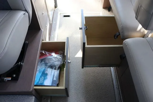 Slide: The Image of Kingfisher 3025 XRS 2026 - 28