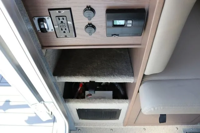 Slide: The Image of Kingfisher 3025 XRS 2026 - 30