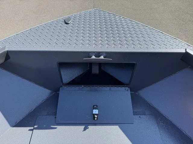 Slide: The Image of Alumaweld Adventurer 22 2025 - 10