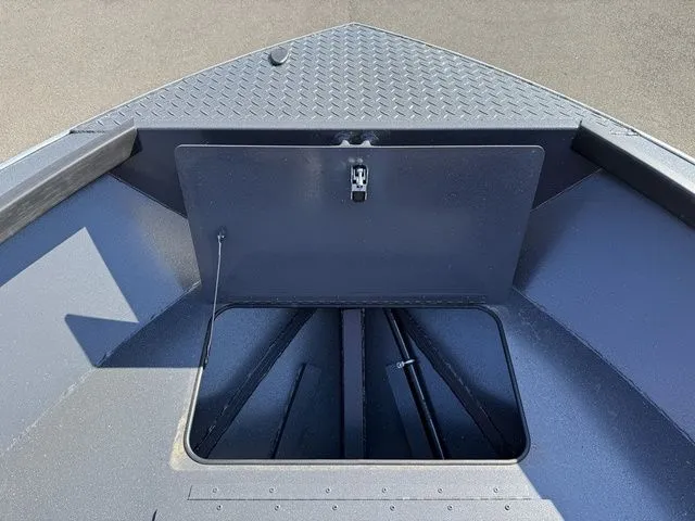 Slide: The Image of Alumaweld Adventurer 22 2025 - 12