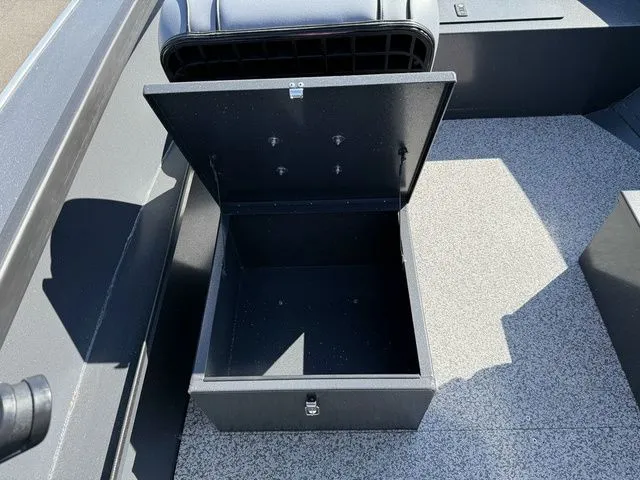 Slide: The Image of Alumaweld Adventurer 22 2025 - 13