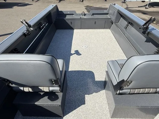 Slide: The Image of Alumaweld Adventurer 22 2025 - 15