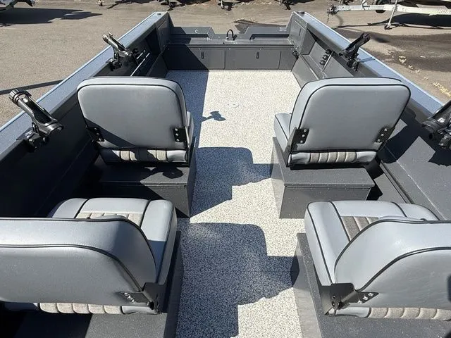 Slide: The Image of Alumaweld Adventurer 22 2025 - 16