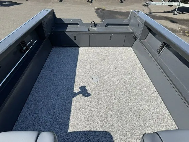 Slide: The Image of Alumaweld Adventurer 22 2025 - 17