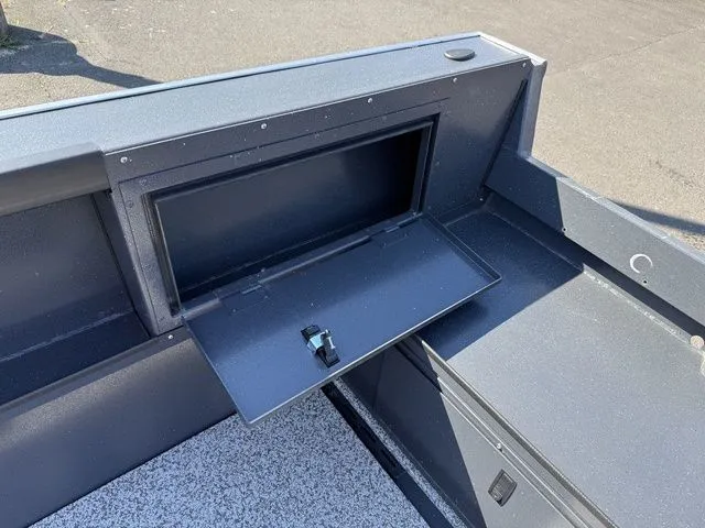 Slide: The Image of Alumaweld Adventurer 22 2025 - 22