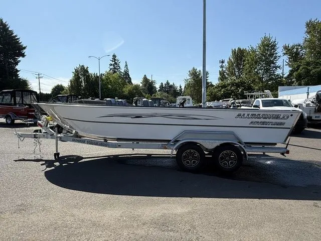 Slide: The Image of Alumaweld Adventurer 22 2025 - 26