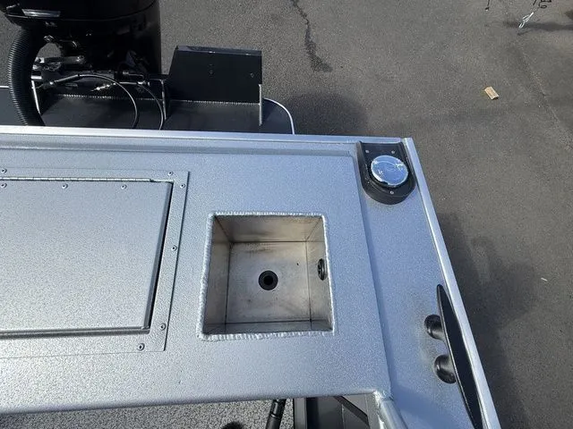 Slide: The Image of Alumaweld Stryker X202 2025 - 25