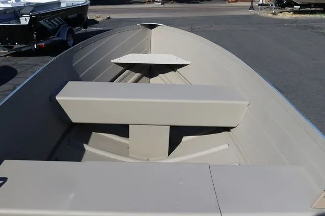 Slide: The Image of Smoker Craft Voyager 16 2025 - 10