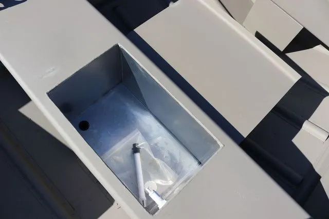 Slide: The Image of Smoker Craft Voyager 16 2025 - 11