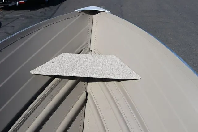 Slide: The Image of Smoker Craft Voyager 16 2025 - 12