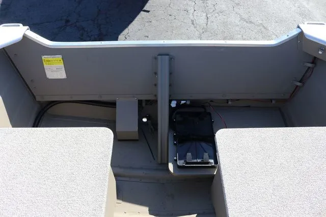 Slide: The Image of Smoker Craft Voyager 16 2025 - 15