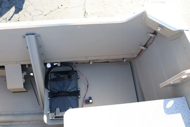 Slide: The Image of Smoker Craft Voyager 16 2025 - 16