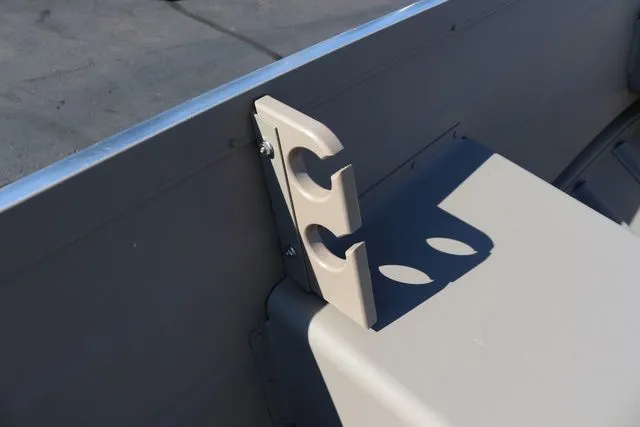 Slide: The Image of Smoker Craft Voyager 16 2025 - 17