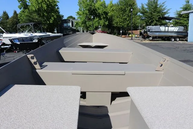 Slide: The Image of Smoker Craft Voyager 16 2025 - 6