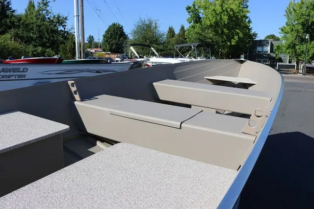 Slide: The Image of Smoker Craft Voyager 16 2025 - 7