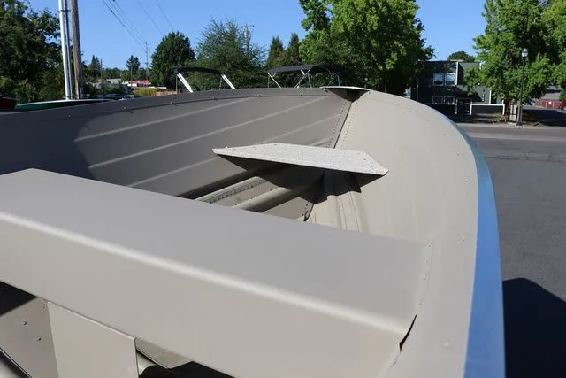 Slide: The Image of Smoker Craft Voyager 16 2025 - 8