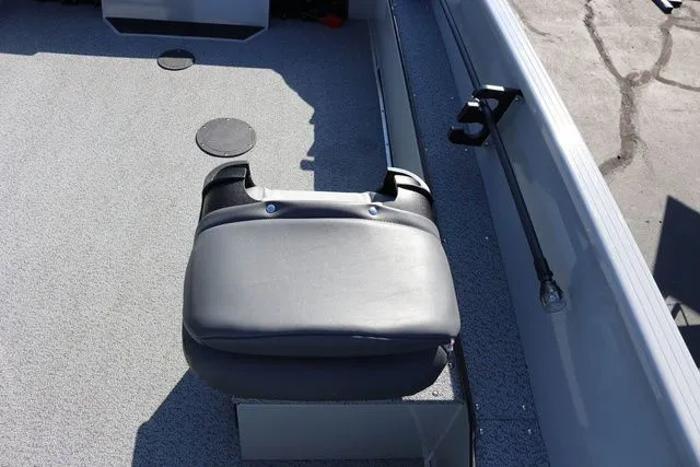 Slide: The Image of Smoker Craft Pro Lodge 160 2025 - 15