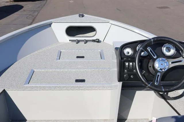 Slide: The Image of Smoker Craft Pro Lodge 160 2025 - 6