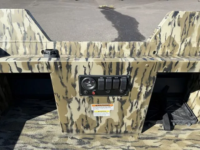 Slide: The Image of Smoker Craft Sportsman 1866 TL 2025 - 12