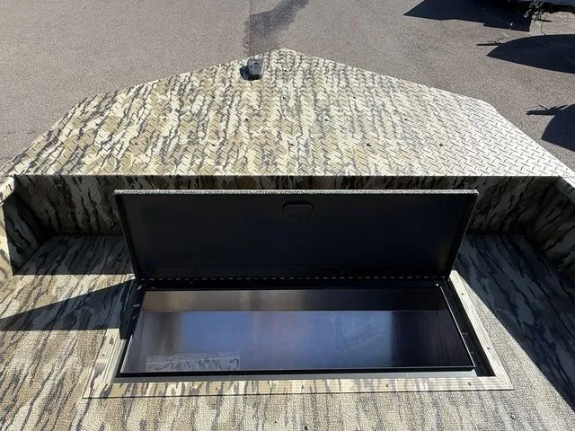 Slide: The Image of Smoker Craft Sportsman 1866 TL 2025 - 19