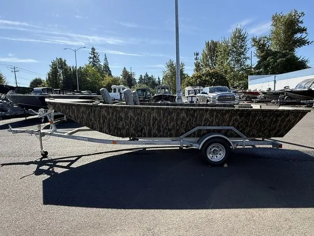 Slide: The Image of Smoker Craft Sportsman 1866 TL 2025 - 3