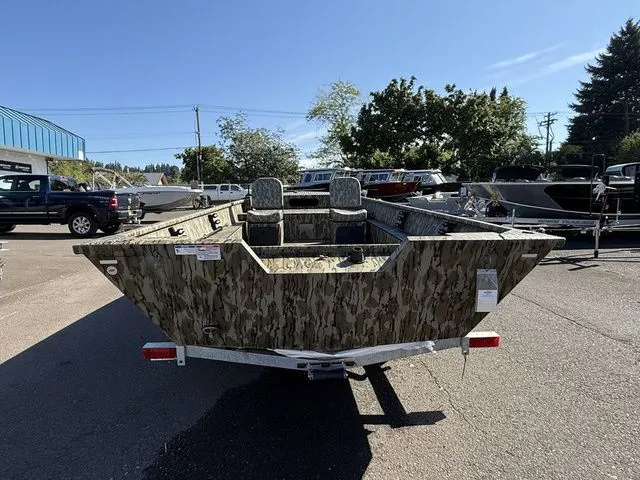 Slide: The Image of Smoker Craft Sportsman 1866 TL 2025 - 5