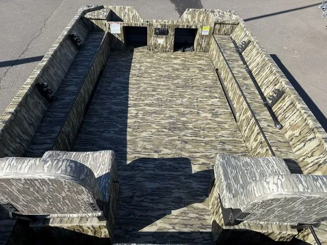 Slide: The Image of Smoker Craft Sportsman 1866 TL 2025 - 8