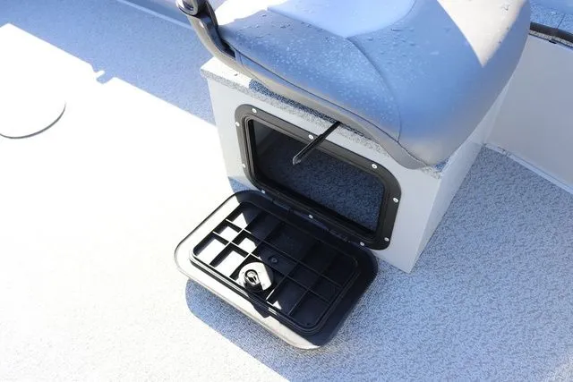 Slide: The Image of Smoker Craft Pro Lodge 160 2025 - 13